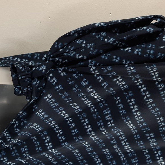 NWT SLIM FACTOR INDIGO/ WHITE SHIBORI STRIPE PRINT BLOUSE SZ L. - Picture 8 of 13